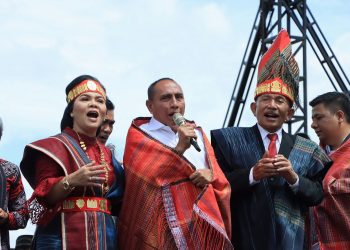 Gubsu dan Kapoldasu Menghadiri Pesta Syukuran Parna Indonesia di Samosir