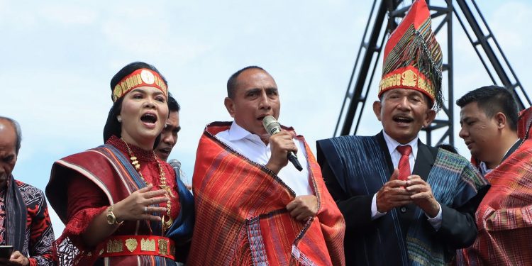 Gubsu dan Kapoldasu Menghadiri Pesta Syukuran Parna Indonesia di Samosir