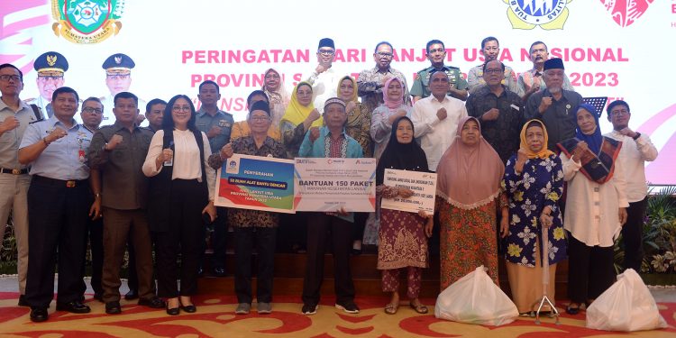 Hari Lansia Nasional 2023, Lansia Bernyanyi Bersama Gubsu Edy Rahmayadi