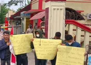 Mahasiswa Hukum Sumut Aksi Unras di Mapoldasu, Minta Usut Dana Bimtek di Labuhanbatu