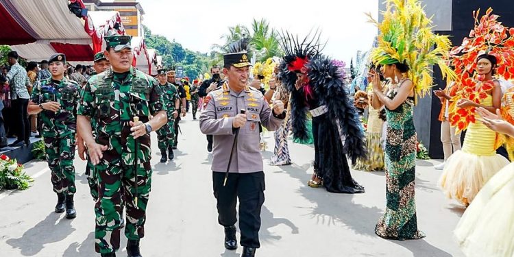 Kapolri Hadiri Papua Street Carnival, Harap Tingkatkan Ekonomi dan Promosi Pariwisata Papua