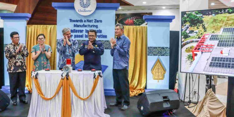 Kurangi Emisi Karbon, Kemenperin Dukung Industri Bangun Panel Surya