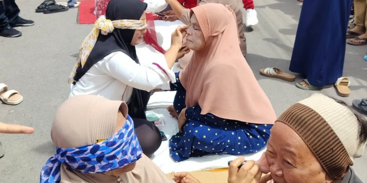 Peringati HUT RI ke 78, Masyarakat Lingkungan III Kelurahan Tegalsari Mandala III Gelar Berbagai Perlombaan