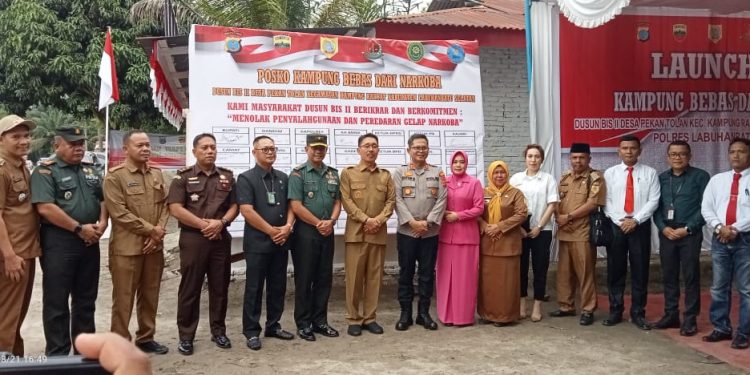 Kapolres Labusel Launching Posko Kampung Bebas Dari Narkoba di Desa Pekan Tolan