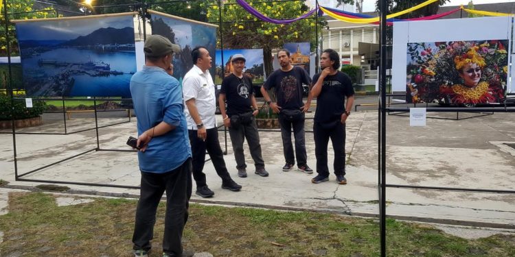 Aulia Rachman Kunjungi Pameran Foto Destinasi Utara