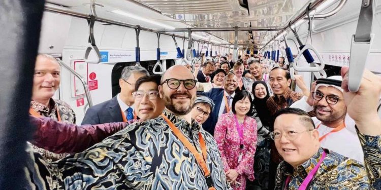 Presiden Ajak Dubes ASEAN dan Mitra Naik MRT