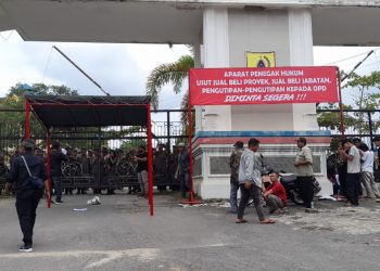 Lagi dan Lagi Pemuda Dan Masyarakat Labusel Geruduk Kantor Bupati