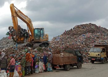 TPA Tanjung Pinggir Pematang Siantar Over Kapasitas, Sampah Menumpuk Hingga Ke Jalan Utama