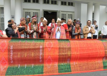 PJ Gubsu Hassanudin: Saya Bangga Ulos 1000 Meter ini Jika Dibawa ke Monas