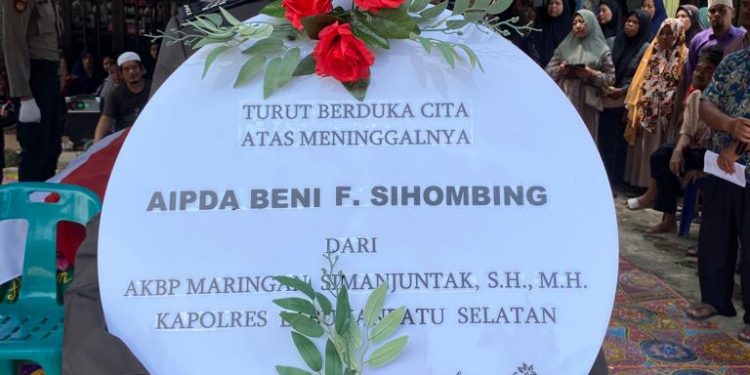 Kabag Ren Polres Labusel Pimpin Upacara Pemakaman Anggota Polsek Sei Kanan