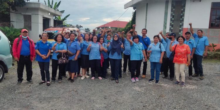Tidak Mau Dimutasi, Karyawan PDAM TIRTA LIHOU Bersama Mahasiswa Demo Ke DPRD Simalungun