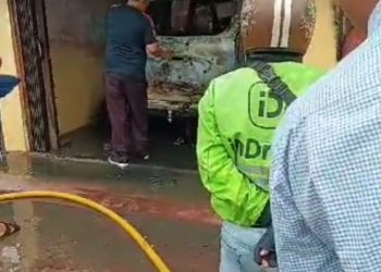 Kebakaran Di Rambung Merah,1 Mobil Dan 1 Sepeda Motor DI Garasi Hangus Terbakar