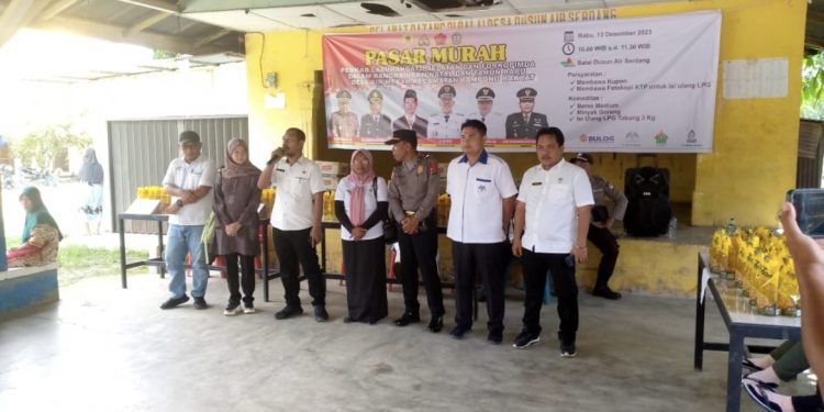 PTPN IV Regional I PKS Sisumut Mengadakan Pasar Murah Di Desa Air Merah