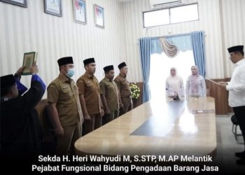 Sekda Labuhanbatu Selatan H.Heri Wahyudi Melantik Pejabat Fungsional Bidang Pengadaan Barang dan Jasa