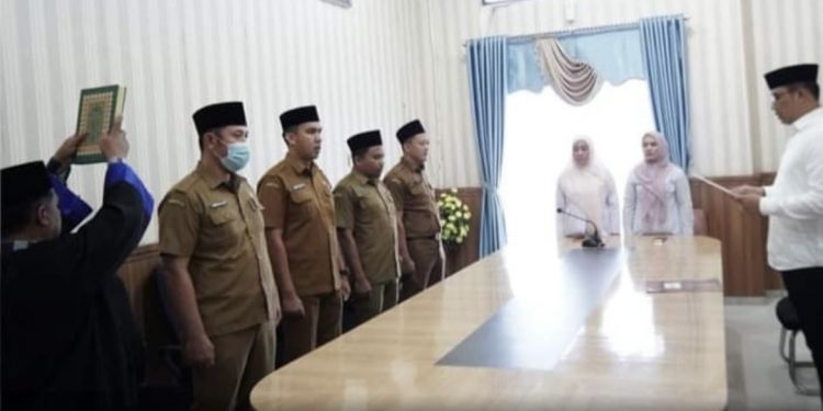 Sekda Labuhanbatu Selatan H.Heri Wahyudi Melantik Pejabat Fungsional Bidang Pengadaan Barang dan Jasa