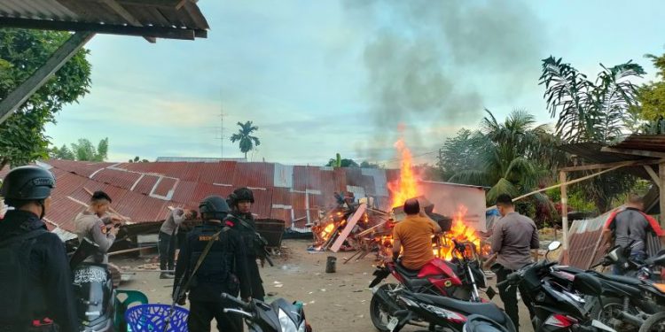Polda Sumut Amankan Puluhan Pengguna Narkoba Dari Gubuk Narkoba Jermal 15