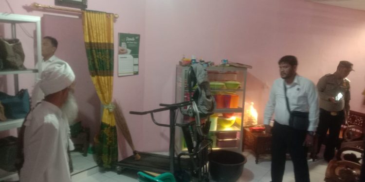 Berhasil Bobol Rumah,Pelaku Minum Air Zamzam Merayakan 100 Juta Lebih Hasil Curiannya