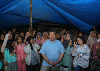 Dolly Pasaribu Nonton Bareng Debat Cawapres Bersama Warga Angkola Barat