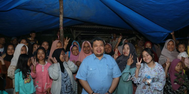 Dolly Pasaribu Nonton Bareng Debat Cawapres Bersama Warga Angkola Barat