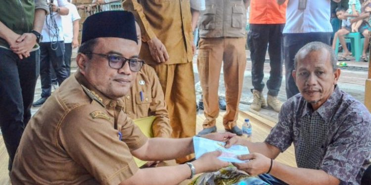 Pemko Padangsidimpuan Bersama Bazmas Berikan Bantuan Kepada Korban Kebakaran