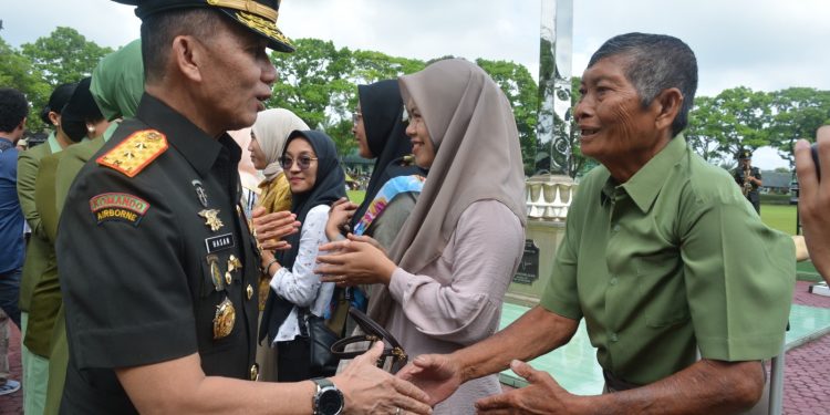 Panglima Kodam 1/BB Mayjend TNI Mochammad Hasan Melantik 141 Bintara PK TNI AD TA 2023