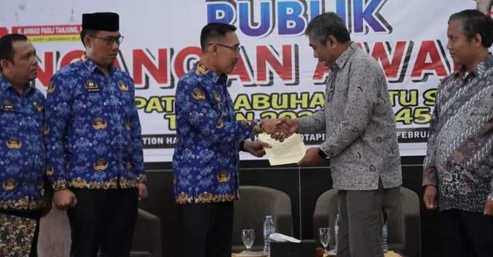 Bupati H.Edimin Buka Acara Konsultasi Rancangan Awal RPJPD Kab.Labusel 2025-2045