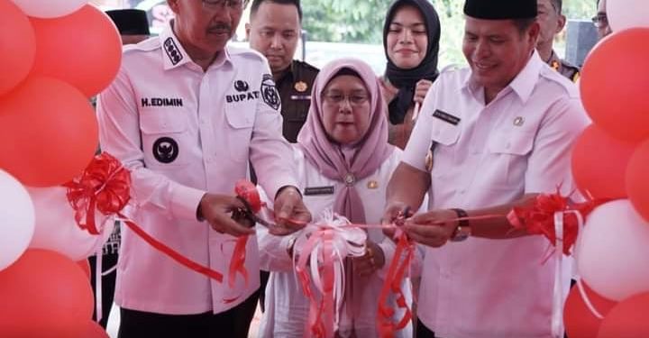 Bupati Labuhanbatu Selatan H.Edimin Resmikan Kantor Camat Kampung Rakyat