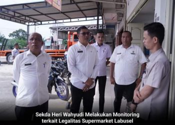 Sekda Labusel melakukan monitoring terkait legalitas Supermarket dan Alfamart