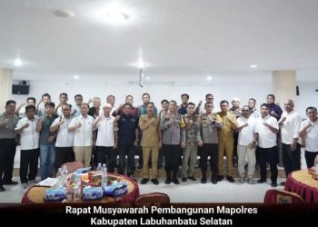 Bupati H. Edimin : Semoga Mapolres Labusel bisa terwujud ditahun 2024.