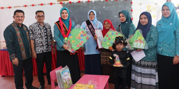 Menuju Gerak PKK-KKBPK-Kesehatan, Rosalina Lakukan Peninjauan dan Pembinaan ke Warga Desa Aek Gunung