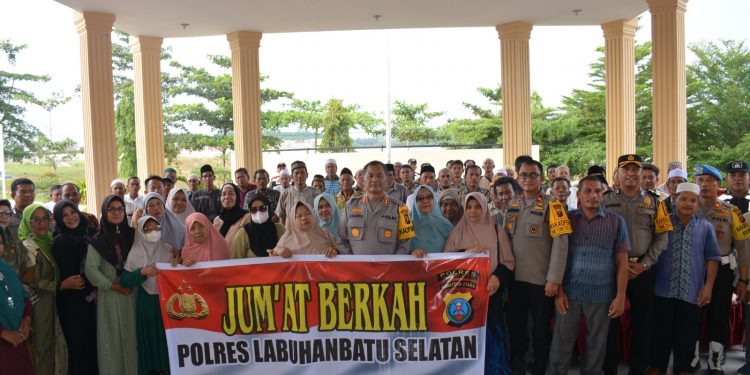 Polres Labusel Giat Jum’at Berkah, Kapolres : Teruslah Berbuat Baik Untuk Semua