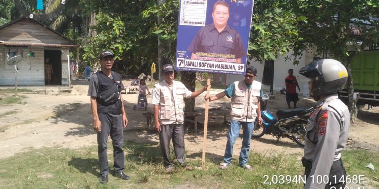 Polres Labusel Beri Pengamanan Penertiban Dan Pembersihan APK Pemilu 2024 Serentak Diwilayah Kabupaten Labusel