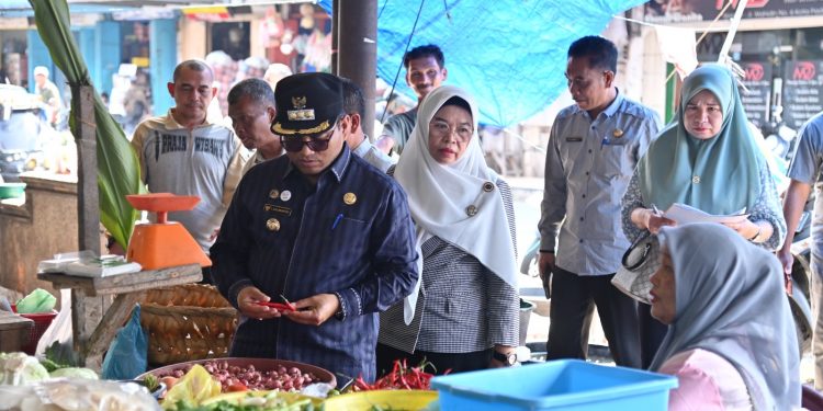 Pj. Walikota Letnan Pantau Harga Kebutuhan Pokok Di Pasar