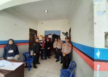 Polres Labuhanbatu Selatan dan Personel BKO Sat Brimob Polda Sumut Amankan Pleno Rekapitulasi Pemilu 2024 di Kecamatan Kotapinang