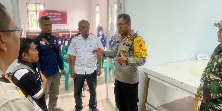 Wakapolres Labuhanbatu Selatan Memimpin Apel Persiapan Pengamanan di Kantor PPK Kec. Torgamba