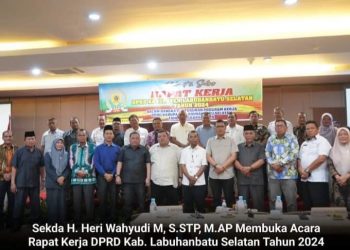 Bupati Labusel Diwakili Sekda H.Heri Wahyudi M,S.STP Membuka Acara Rapat Kerja Dengan DPRD