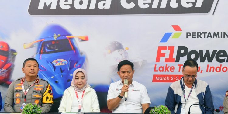 Kapolda Sumut Kibarkan Bendera Merah Putih Flag Parade Bersama Pebalap F1 Powerboat