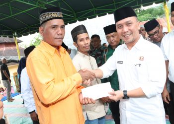 Ramadan Ke-9, Bupati Tapsel Bagikan Bantuan Ke Masyarakat Tantom Angkola