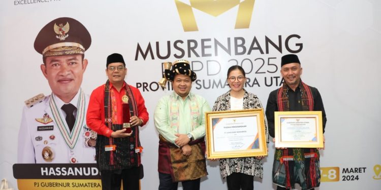 Pemkab Tapsel Terima 2 Penghargaan dari Pj Gubernur Sumut