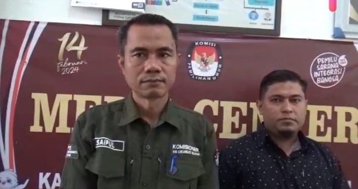 KPU Kabupaten Labuhanbatu Selatan Mengadakan Konferensi Pers Terkait Penghitungan Ulang