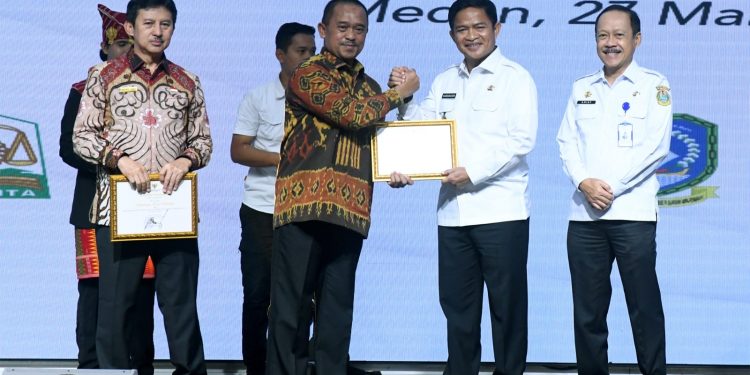 Pemprov Sumut Raih Penghargaan Sertifikasi dengan Luasan Terbanyak dari KPK