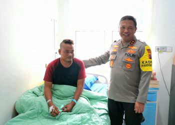 Kapolda Sumut Jenguk Dua Personil Korban Penganiayaan Saat Menangkap Pelaku Narkoba