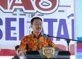 Bupati Labusel H.Edimin Mengadakan Makan Siang Bersama Masyarakat