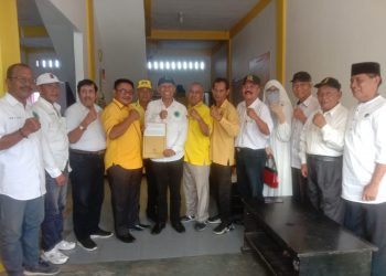 Drs.Koni Ismail Siregar serahkan Berkas Formulir Pendaftaran Bacalon Walikota Ke DPC Partai Golkar Pematangsiantar