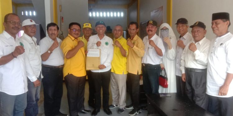 Drs.Koni Ismail Siregar serahkan Berkas Formulir Pendaftaran Bacalon Walikota Ke DPC Partai Golkar Pematangsiantar