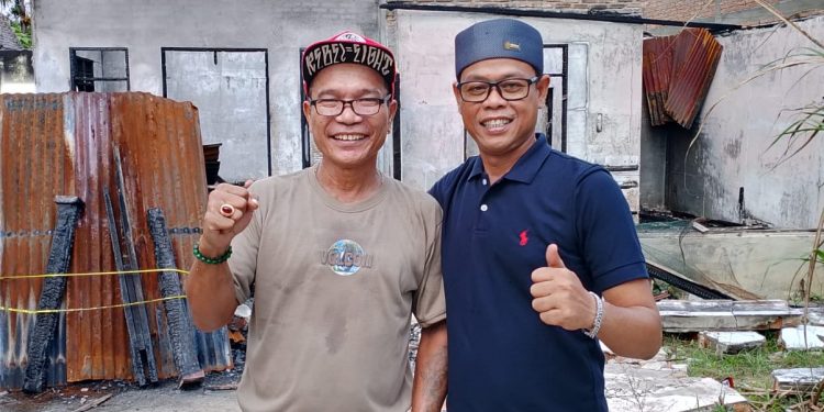 Malvinas Lawak Batak Kunjungi Rumah Wartawan Korban Musibah Kebakaran Oleh OTK