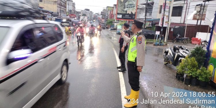 Personel Pos PAM II Torgamba , Gatur Arus Kamseltibcar Lantas Aman Dan Terkendali