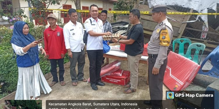 Gerak Cepat Bupati Tapsel Santuni Keluarga Korban Kebakaran di Angkola Barat