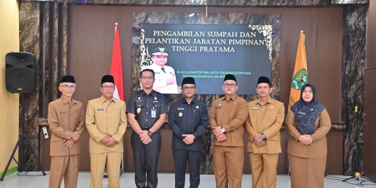 Pj. Walikota Padangsidimpuan Lantik 5 Pejabat Pimpinan Tinggi Pratama