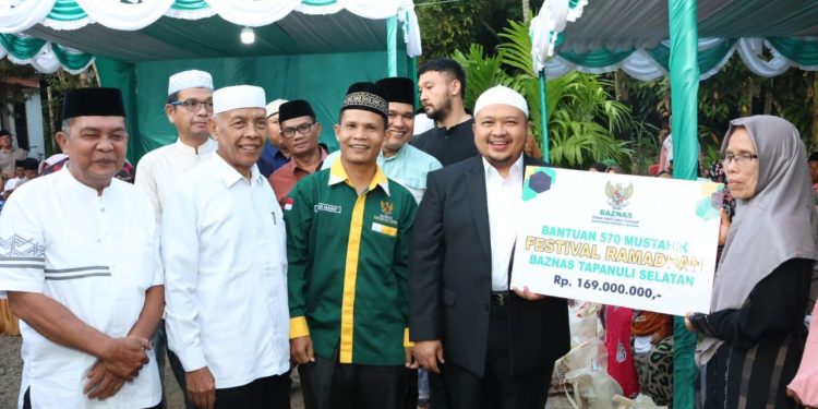 Hadiri Safari Ramadan 1445 H, Bupati Tapsel Beri Bantuan Ke Masyarakat Siamporik Lombang